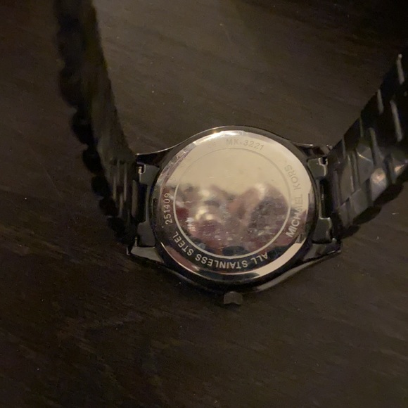 Michael Kors black watch - Picture 4 of 4